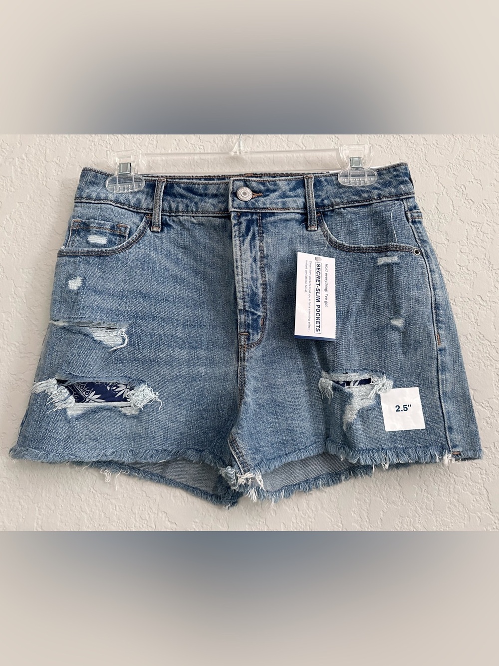 Old Navy High Rise Secret Slim Pocket Distressed Jean Shorts 2.5 inseam Size 6